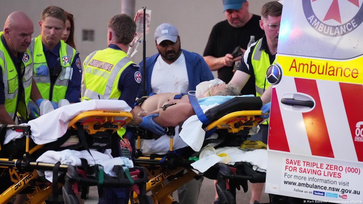 هجوم إرهابي يستهدف احتفالًا يهوديًا في سيدني.. 12 قتيلاً وعشرات الجرحى 1 هجوم إرهابي يستهدف احتفالًا يهوديًا في سيدني.. 12 قتيلاً وعشرات الجرحى