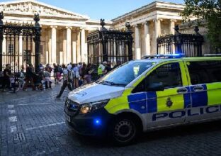 الشرطة البريطانية تعلن إجراءات "أكثر صرامة" ضد الهتافات المناهضة لليهود في الاحتجاجات. 2 الشرطة البريطانية تعلن إجراءات "أكثر صرامة" ضد الهتافات المناهضة لليهود في الاحتجاجات.