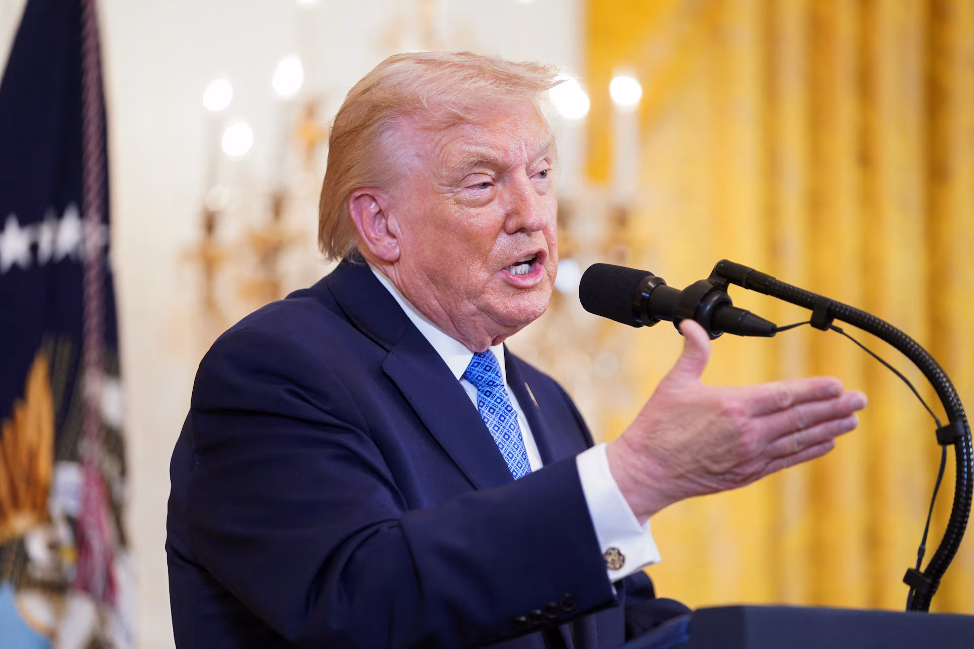 ترامب يضغط على فنزويلا: حصار نفطي لـ 3 أشهر دون استبعاد الخيار العسكري