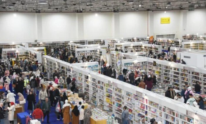 معرض القاهرة الدولي للكتاب 2026: تكريم نجيب محفوظ ودعم إبداعات المستقبل تحت شعار "من يتوقف عن القراءة ساعة.. يتأخر قرونًا"