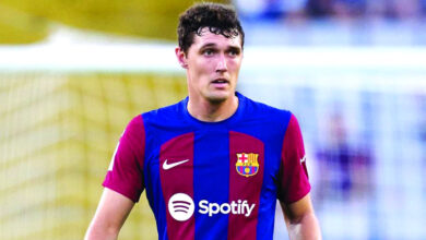 برشلونة يفقد كريستنسن أمام فياريال: إصابة الرباط الصليبي تضاعف التحديات قبل قمة الليغا