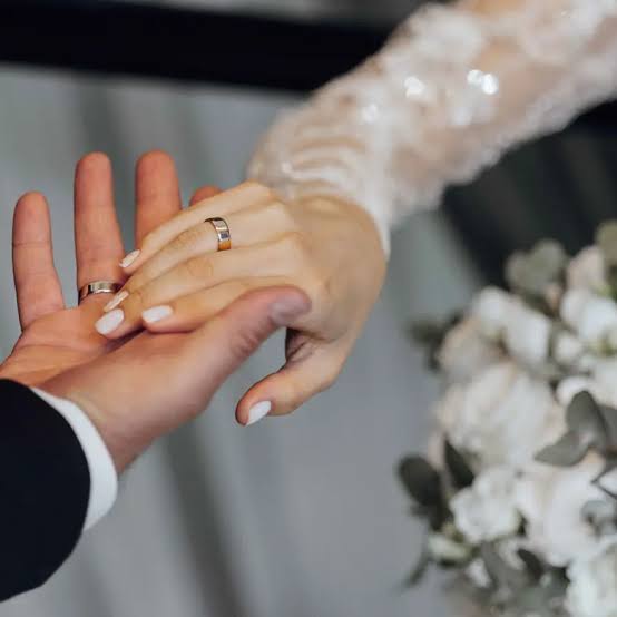 "لماذا يشعر كثيرون أن زواجهم الثاني أكثر نجاحًا؟ 10 أسباب نفسية وواقعية"