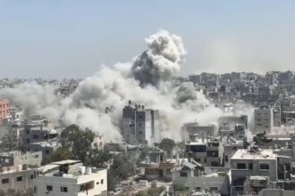 غارات إسرائيلية عنيفة على رفح وانتشال 14 شهيدًا من تحت الأنقاض وسط تفاقم الأزمة الإنسانية في غزة 2 غارات إسرائيلية عنيفة على رفح وانتشال 14 شهيدًا من تحت الأنقاض وسط تفاقم الأزمة الإنسانية في غزة