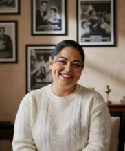 تشييع جثمان الفنانة نيفين مندور بعد وفاتها في حريق شقتها بالإسكندرية 2 تشييع جثمان الفنانة نيفين مندور بعد وفاتها في حريق شقتها بالإسكندرية