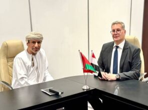 "مصر تشارك شركاتها البترولية في مشروعات الهيدروجين الأخضر بعُمان"