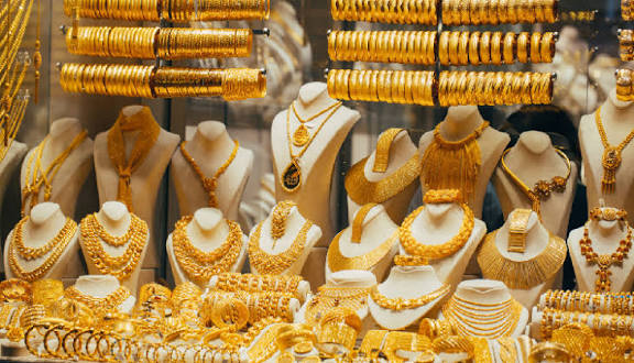 الذهب يواصل الصعود بدعم توقعات خفض الفائدة.. وعيار 18 يسجل 5125 جنيهًا اليوم الأربعاء