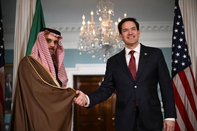 "الخارجية الأمريكية والسعودية تبحثان التوترات في اليمن وتعزيز الأمن الإقليمي"