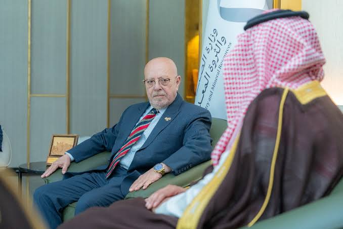 وزير الصناعة السعودي يبحث تعزيز الشراكات الاستثمارية مع سوريا خلال معرض "صنع في السعودية" 1 وزير الصناعة السعودي يبحث تعزيز الشراكات الاستثمارية مع سوريا خلال معرض "صنع في السعودية"