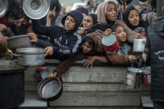 320 ألف طفل بغزة على حافة الهلاك: سوء تغذية حاد وموسم شتاء قاسٍ يفاقم الكارثة