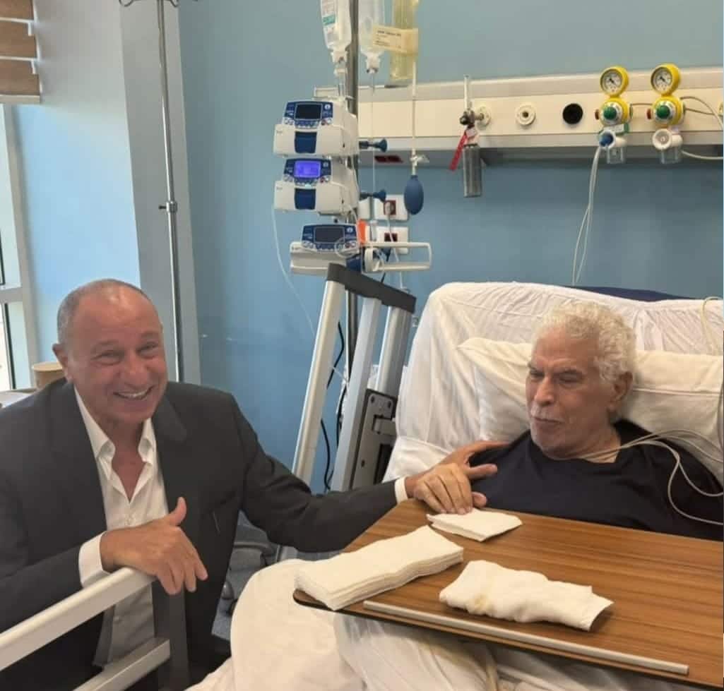 المعلم حسن شحاتة يدخل غرفة العمليات السبت