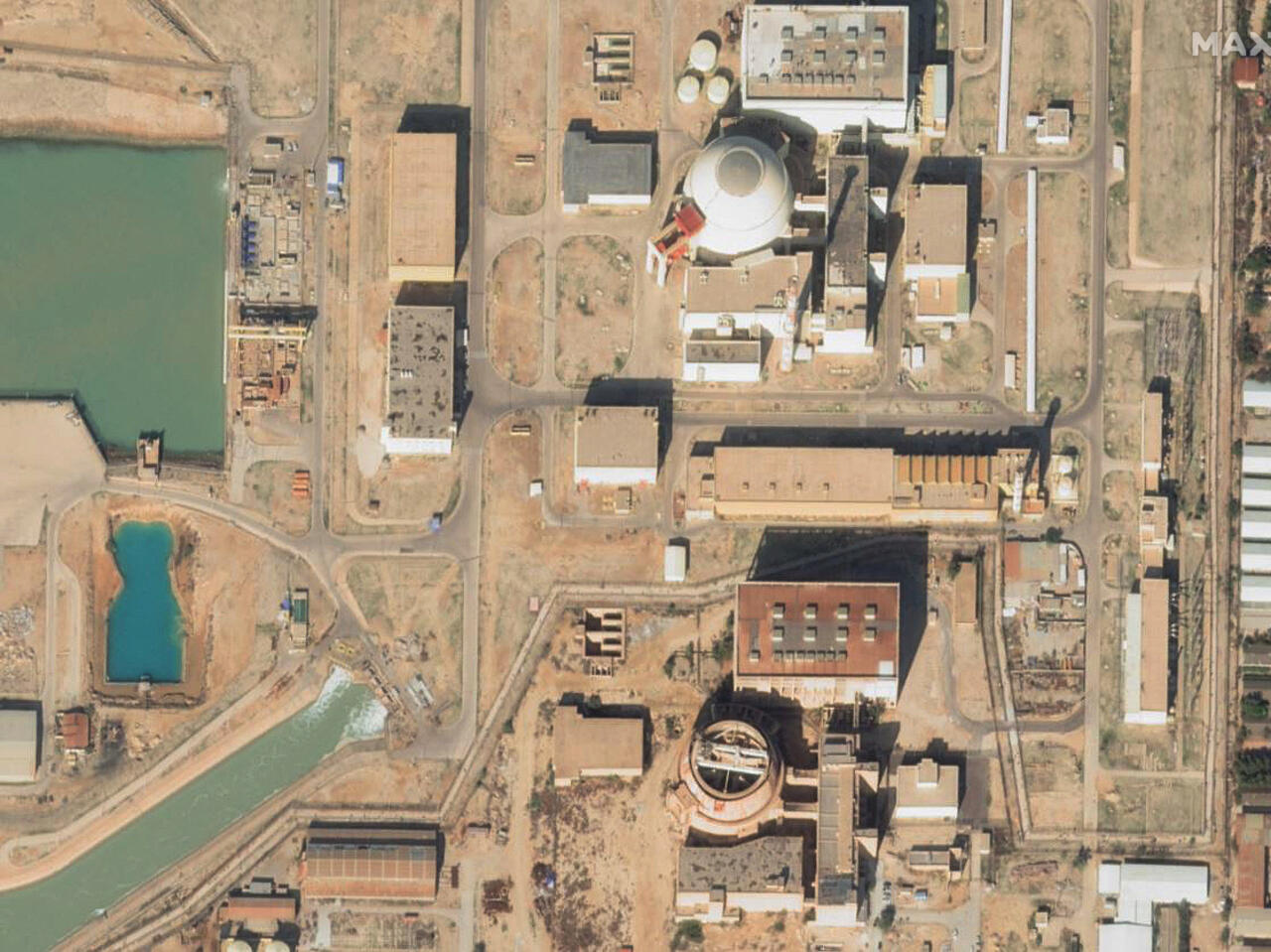 روسيا مستعدة لإجلاء موظفيها من محطة بوشهر النووية الإيرانية