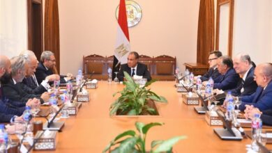 وزير الخارجية يستقبل وفد رجال الأعمال الكنديين لتعزيز الاستثمارات والتعاون التجاري بين مصر وكندا