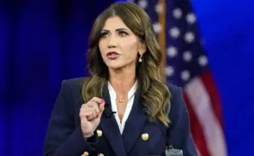 الديمقراطيون يفتحون تحقيقًا لعزل وزيرة الأمن الداخلي كريستي نويم