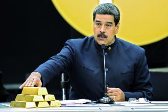 ارتفاع الذهب إلى أعلى مستوياته بسبب أزمة فنزويلا وتوترات واشنطن