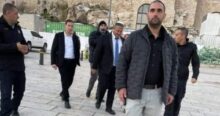 وزير الأمن القومي الإسرائيلي المتطرف بن غفير يقتحم باحات المسجد الأقصى