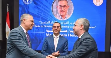 وزير الاستثمار يكرم حسام هيبة بمناسبة انتهاء فترة رئاسته لهيئة الاستثمار