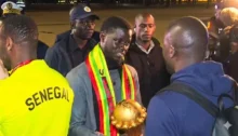 رئيس السنغال يستقبل بعثة المنتخب السنغالي في المطار