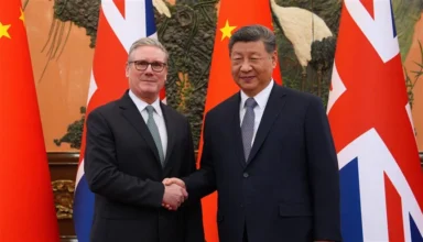 ستارمر يبحث عن شراكة استراتيجية مع الصين في زيارة لبكين