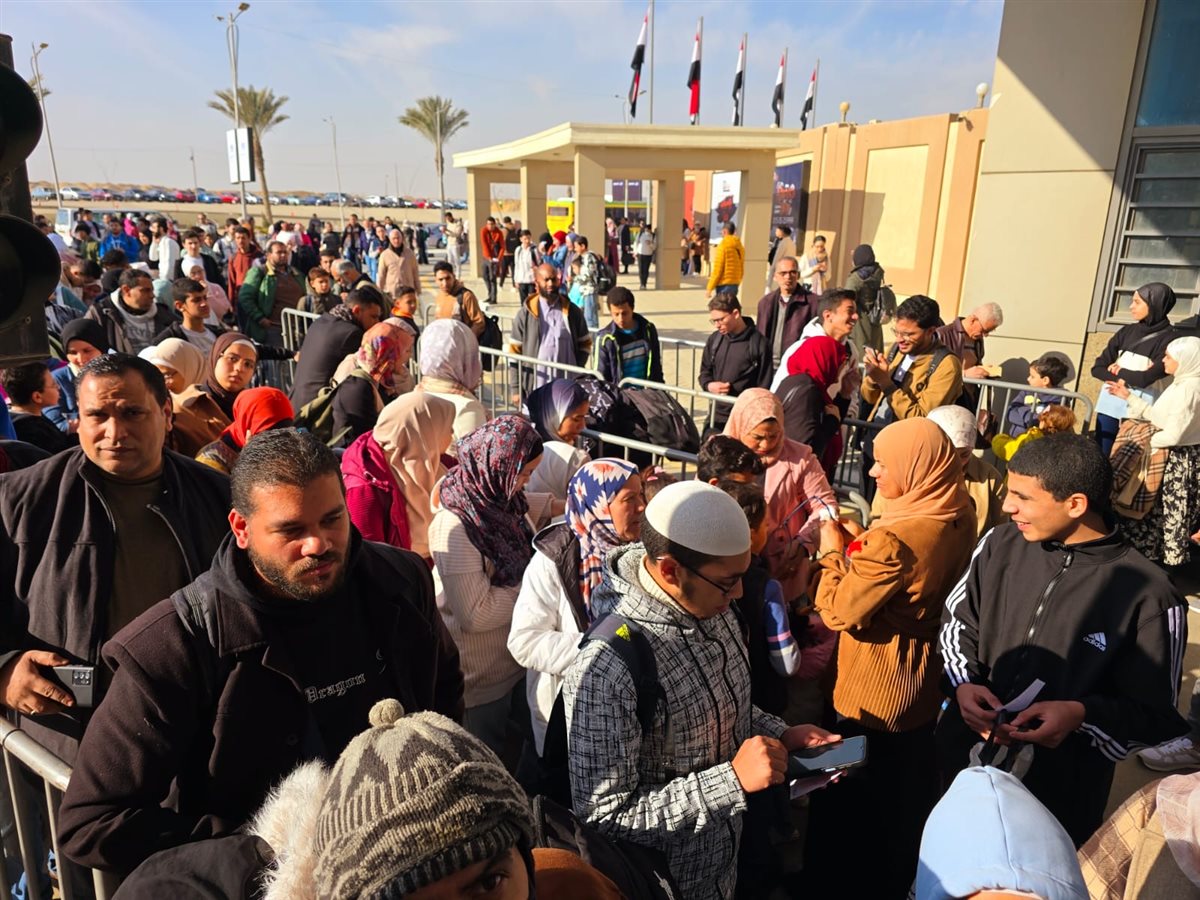 معرض القاهرة الدولي للكتاب: إقبال كثيف في يومه الحادي عشر