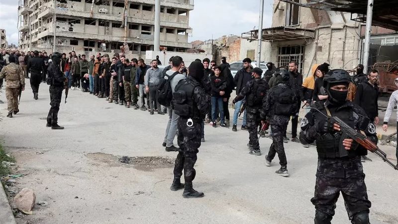 تصعيد خطير في حلب: قسد تتهم الجيش السوري بشن هجوم بالأسلحة الثقيلة ودمشق تنفي