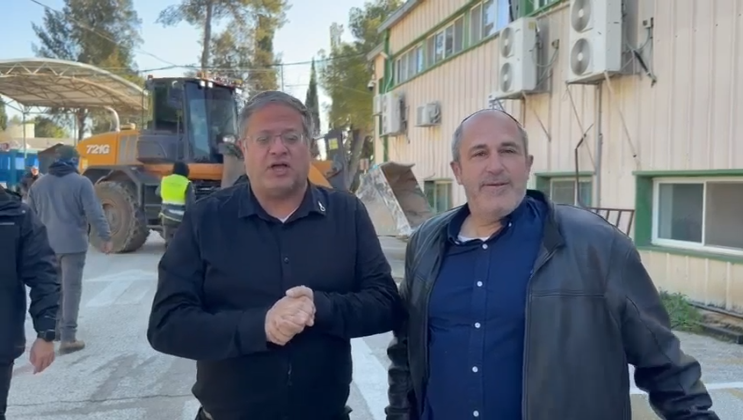 بن غفير يقتحم مقر الأونروا في القدس ويهدم منشآت: "يوم تاريخي"