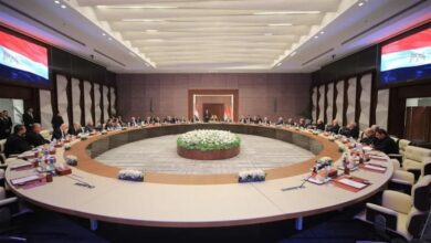 نتنياهو يطالب حماس بإعادة رفات محتجز وفلسطينيون يوافقون على وقف النار