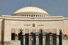 حماية النشء أمن قومي.. أجهزة الدولة تتحرك بعد تحذيرات الرئيس السيسي.. تشريعات مرتقبة لتقنين "الموبايل" ومعركة برلمانية لحظر "روبلوكس"