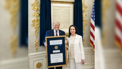 ماريا كورينا ماتشادو تقدم جائزة نوبل للسلام إلى ترامب تقديراً لجهوده في فنزويلا