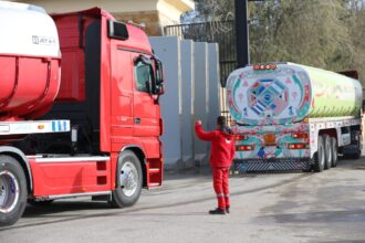 الهلال الأحمر المصري يطلق القافلة 115 إلى غزة محمّلة بـ6,850 طن مساعدات