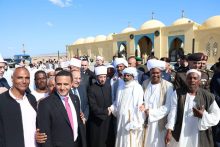 افتتاح مسجدين وتوزيع 10 آلاف كرتونة غذائية بحضور 10 وزراء في حلايب وبرنيس