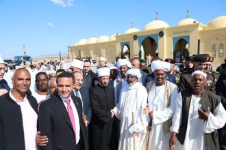 افتتاح مسجدين وتوزيع 10 آلاف كرتونة غذائية بحضور 10 وزراء في حلايب وبرنيس