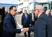 مدبولي يتفقد تطوير مصنع «سيماف» لدعم توطين صناعة النقل عربات القطارات والمترو