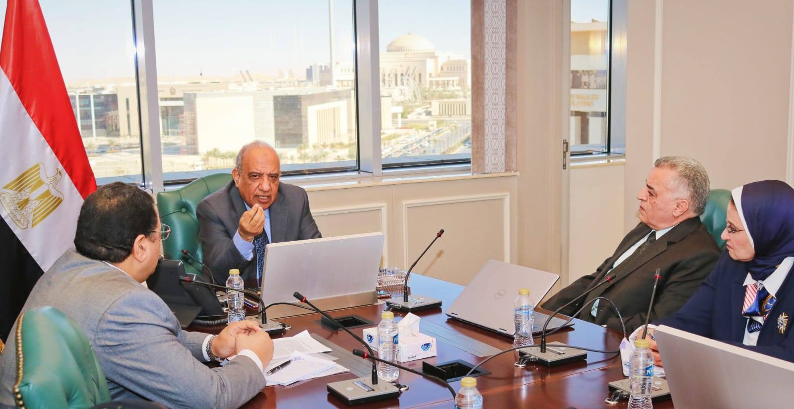 وزير الكهرباء يستعرض خطة تطوير الشبكة بـ25 مشروعًا ورفع الطاقة المتجددة إلى 42% بحلول 2030