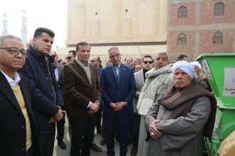 وزير الزراعة ومحافظ الفيوم يوزعان 15 آلة "فراطة ذرة" مجانية لصغار المزارعين 2 وزير الزراعة ومحافظ الفيوم يوزعان 15 آلة "فراطة ذرة" مجانية لصغار المزارعين