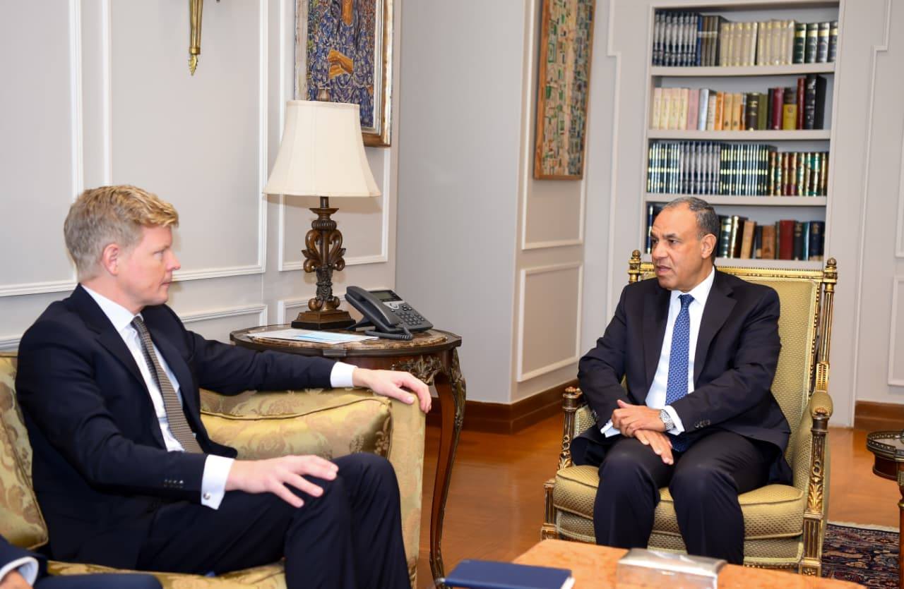 مصر تؤكد دعمها لوحدة اليمن خلال لقاء وزير الخارجية بالمبعوث الأممي