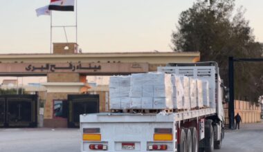 الهلال الأحمر يطلق القافلة الـ109 “زاد العزة” محملة بالمساعدات الإنسانية إلى غزة 3 الهلال الأحمر يطلق القافلة الـ109 “زاد العزة” محملة بالمساعدات الإنسانية إلى غزة