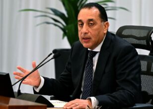 مدبولي يتفقد منشآت صحية بالقاهرة والجيزة ضمن خطة تطوير المستشفيات ورفع كفاءة الخدمات 2 مدبولي يتفقد منشآت صحية بالقاهرة والجيزة ضمن خطة تطوير المستشفيات ورفع كفاءة الخدمات