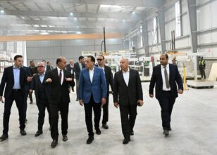 مدبولي يفتتح مصنع 'كامستون' للأرضيات البلاستيكية بالسخنة باستثمارات 8 ملايين دولار 2 مدبولي يفتتح مصنع 'كامستون' للأرضيات البلاستيكية بالسخنة باستثمارات 8 ملايين دولار