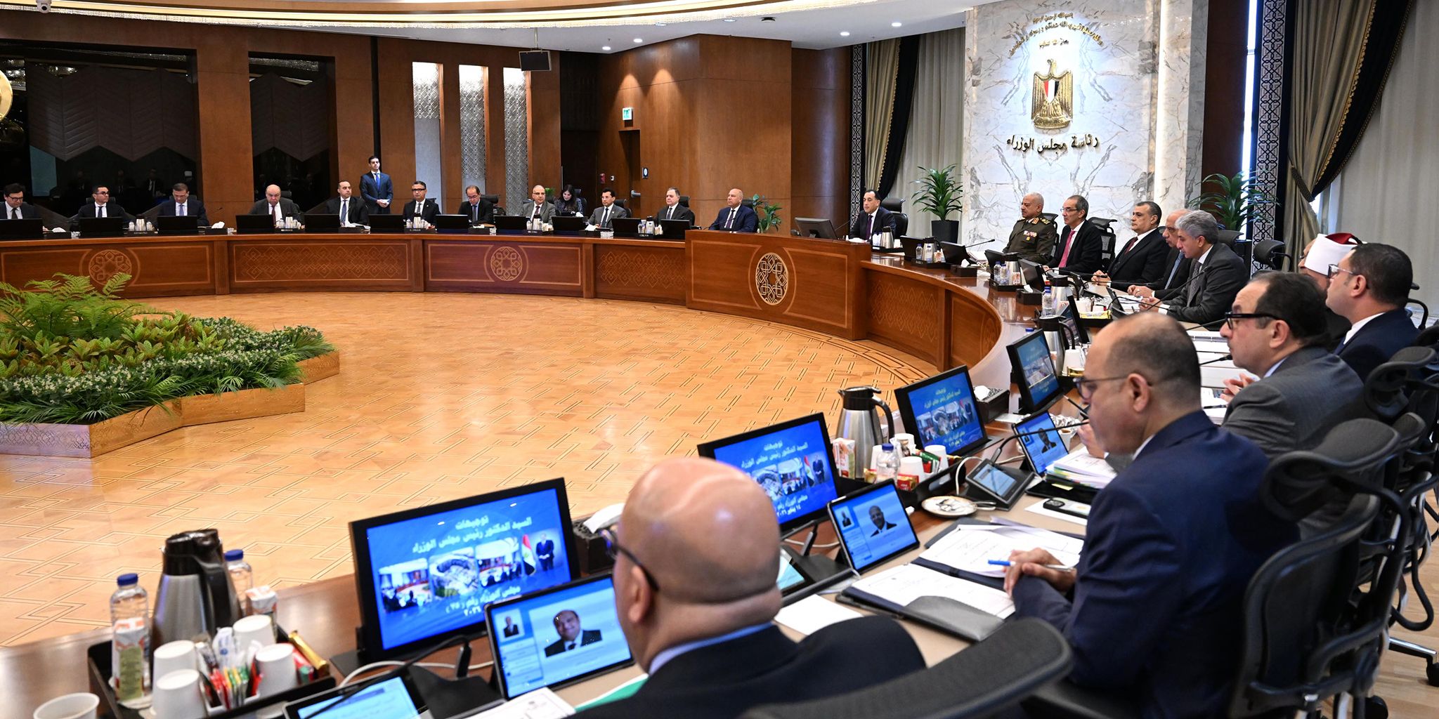 مجلس الوزراء يوافق على تخصيص أراضٍ لتطوير المطارات والمناطق الصناعية وتعديل المجلس الوطني للذكاء الاصطناعي