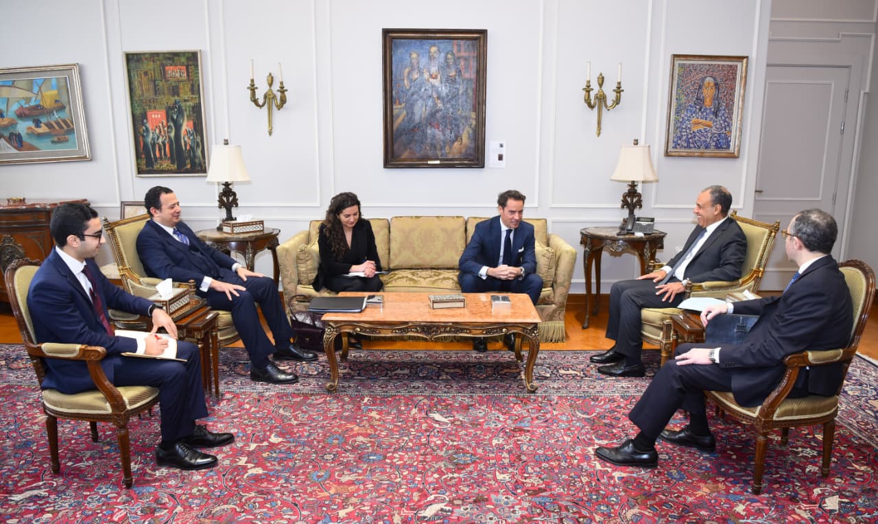 وزير الخارجية يلتقي ممثل الناتو لتعزيز التعاون في مكافحة الإرهاب والأمن السيبراني