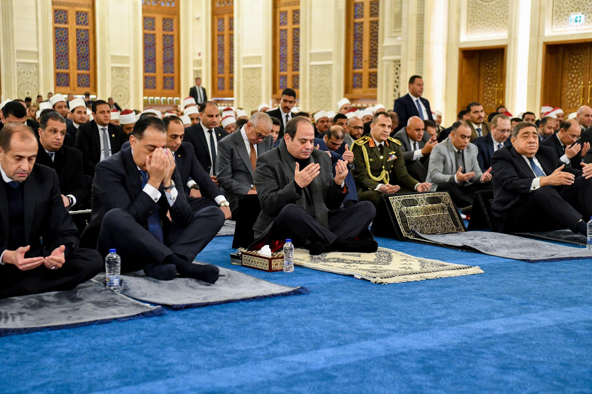 الرئيس السيسي يفتتح مسجد العزيز الحكيم بالمقطم ويؤدي صلاة الفجر (صور)