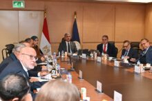 شريف فتحي خلال اجتماع مجلس التنشيط السياحي: نمو رحلات الطيران 25% خلال الشتاء الحالي