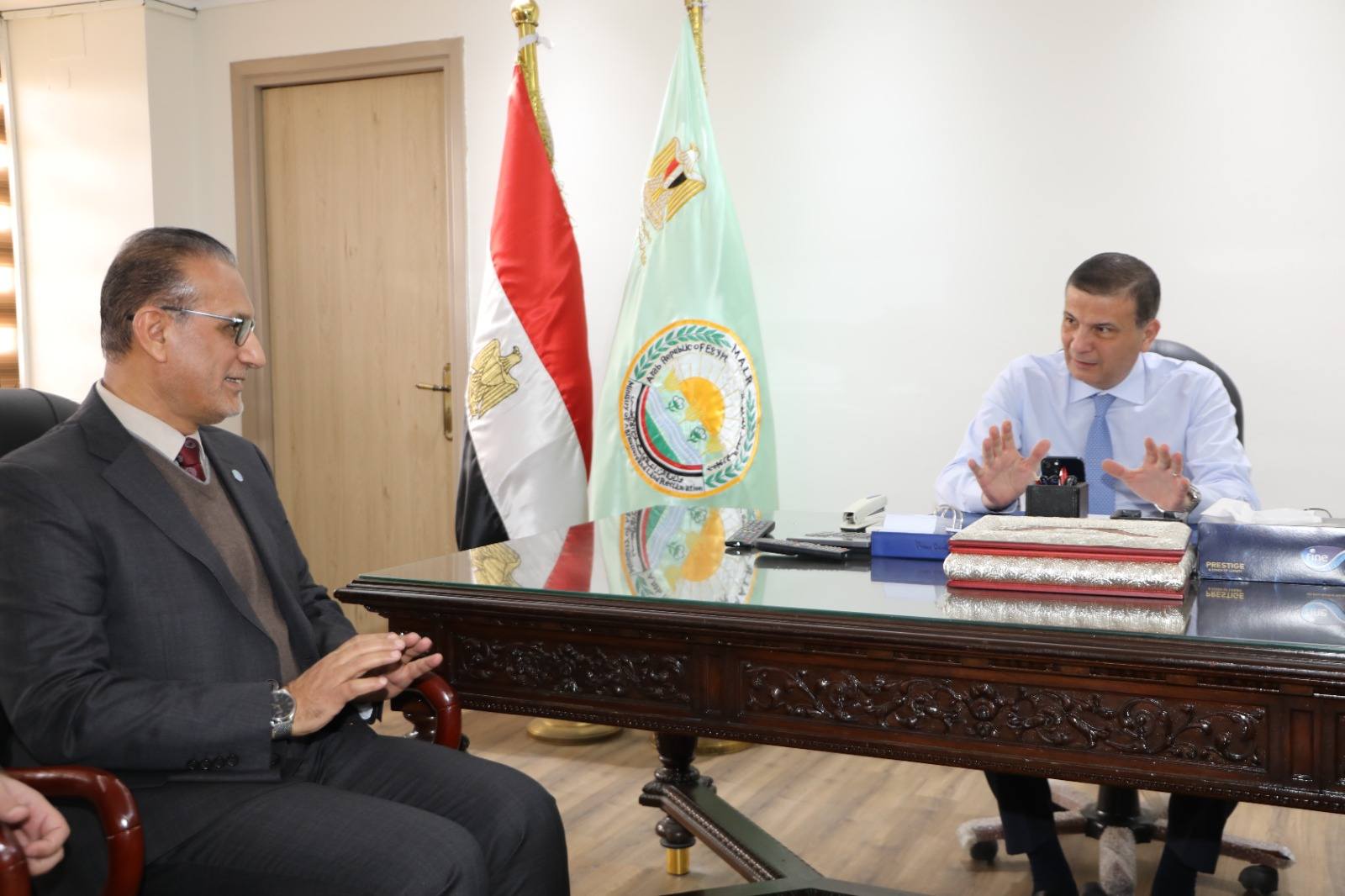 وزير الزراعة يستعرض آليات استخدام الذكاء الاصطناعي لمكافحة الجراد خلال لقاء مسؤول الفاو