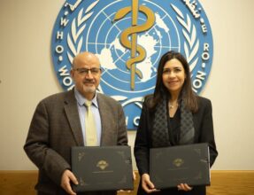 التأمين الصحي توقع اتفاقية مع منظمة الصحة العالمية لتقييم أثر النظام وتحسين جودة الخدمات