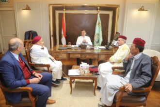 وزير الزراعة يبحث مع عمد ومشايخ مطروح تحديات دعم زراعة الزيتون وتسويق التمور