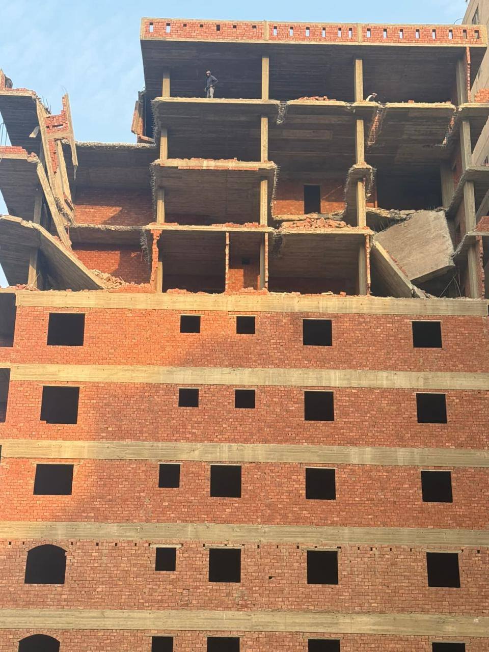 وزيرة التنمية المحلية: جولات تفتيش مفاجئة على أحياء بالقاهرة وضبط مخالفات بناء وإشغالات