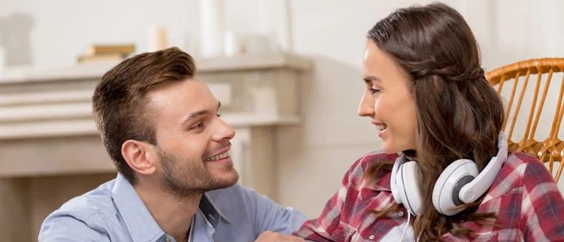 علامات نفسية تكشف تظاهر الرجل بالإعجاب.. كيف تميّزين الحب الحقيقي من الوهم؟ 1 علامات نفسية تكشف تظاهر الرجل بالإعجاب.. كيف تميّزين الحب الحقيقي من الوهم؟