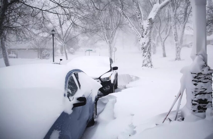 بريطانيا تواجه أسوأ عاصفة ثلجية منذ عقد: 25 سم ثلوج، 250 مدرسة مغلقة و 69 رحلة ملغاة في هيثرو