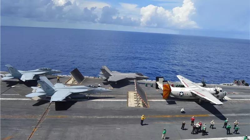 أسطول حربي أمريكي يتجه للشرق الأوسط وترامب يلوّح بمواجهة محتملة مع إيران