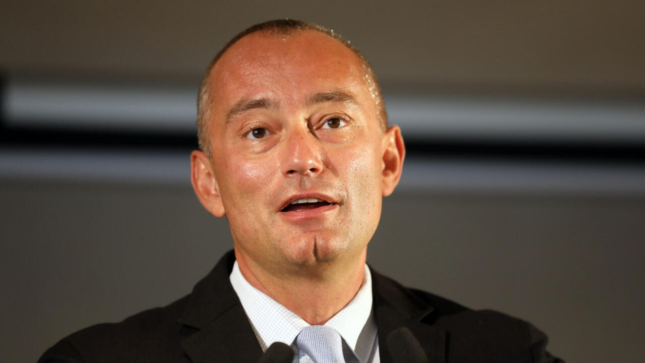 نيكولاي ملادينوف يكشف عن تشكيل "لجنة وطنية لإدارة غزة": خطوة نحو السلام والاستقرار في القطاع